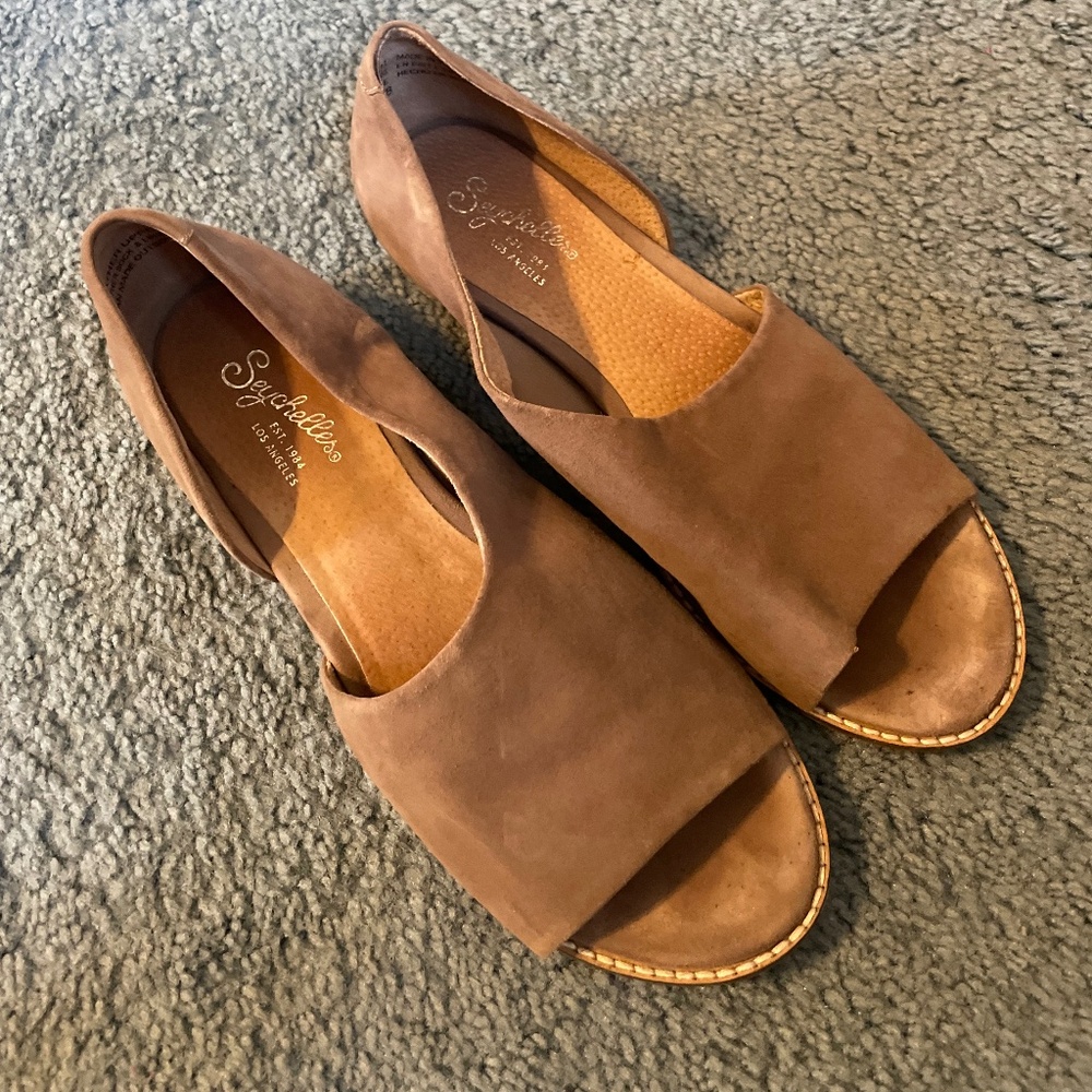 Dress shoes